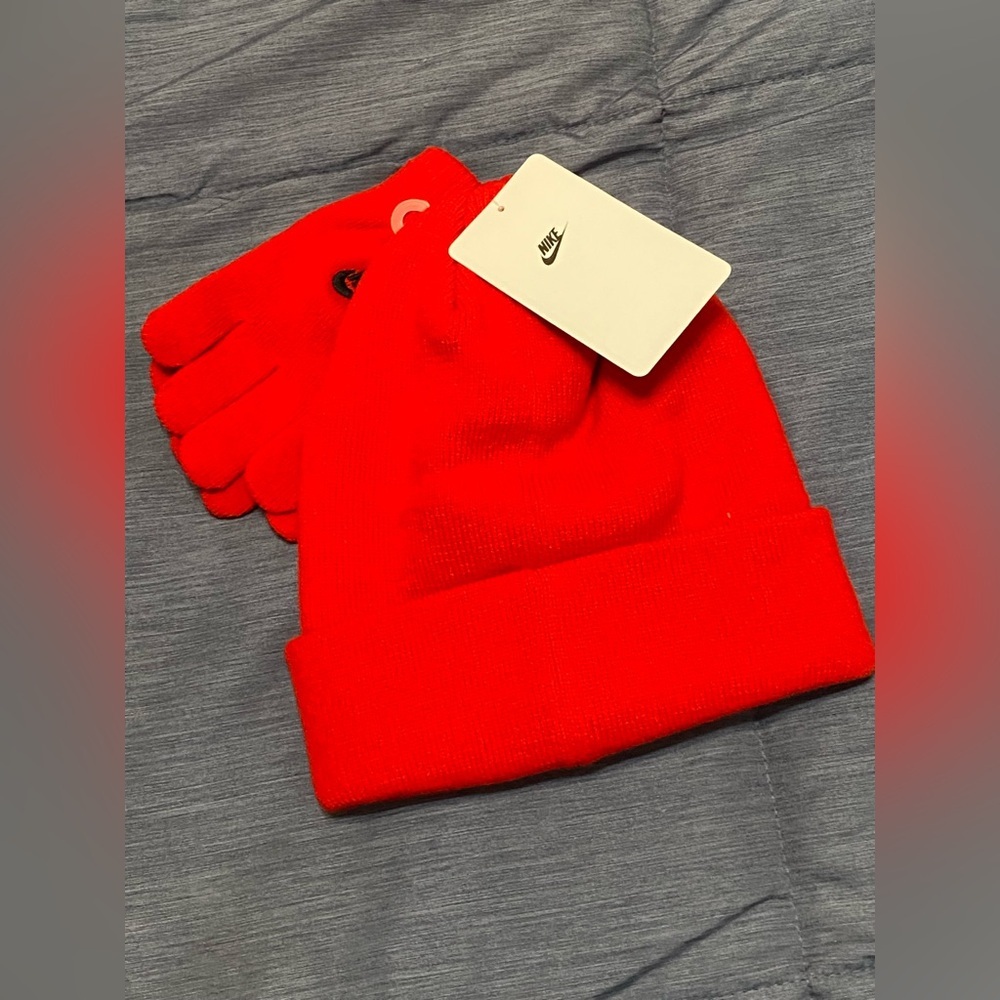 Nike Vibrant Red Hat and Gloves Set kids OS NWT - Picture 2 of 2